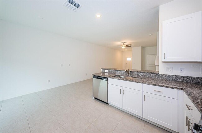 Building Photo - 8327 Crescent Oaks Dr