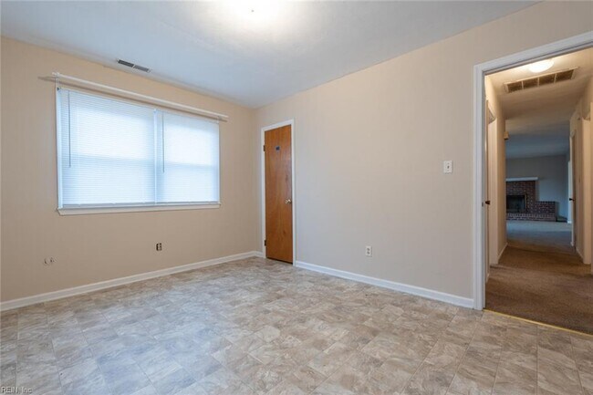 Building Photo - 3100 Norway Pl