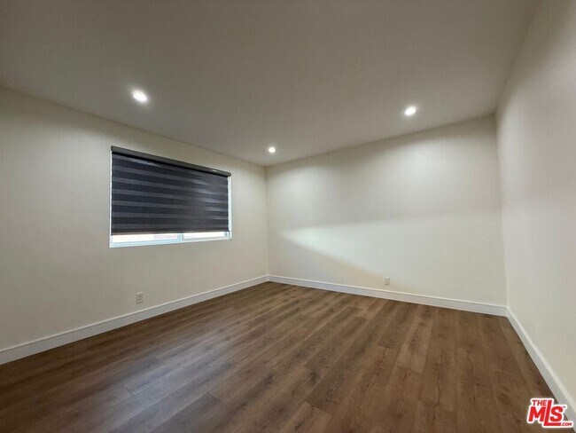 Building Photo - 9846 Monogram Ave