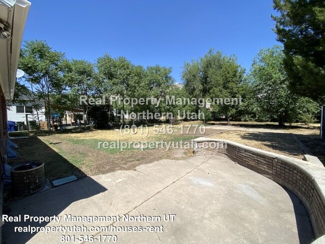 Building Photo - 5 Bedroom 2 Bath Rambler Now Available in ...