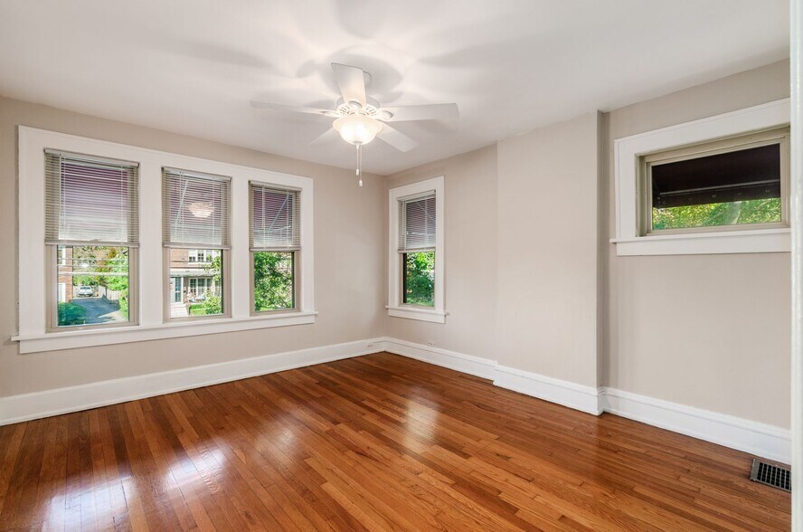 Building Photo - 526 S Drexel Ave