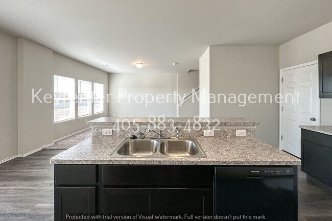 Building Photo - Gorgeous 3 Bed 2.5 Bath Two Story Home in Heart Of Yukon!