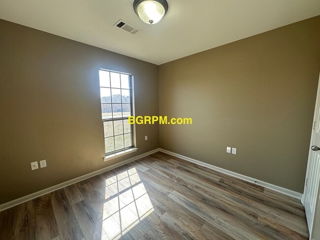 Building Photo - 3 BD, 2 BA, Home in Cabot