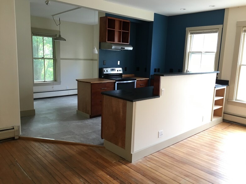 Building Photo - 33 St Paul St