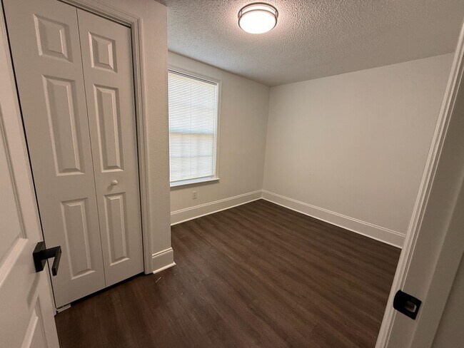 Building Photo - 17 Timberwood Ct