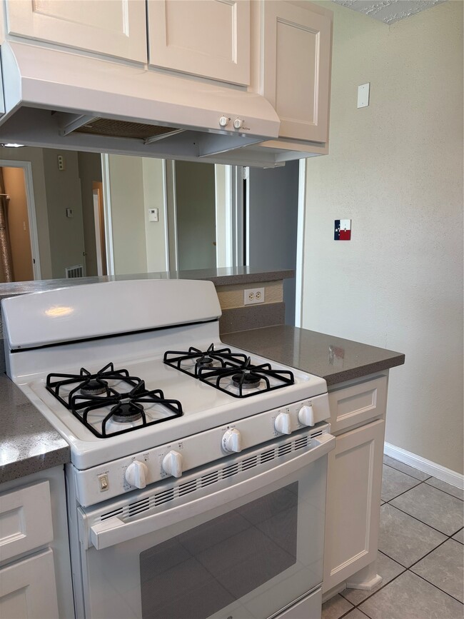 Building Photo - 1726 Oakwell Ln