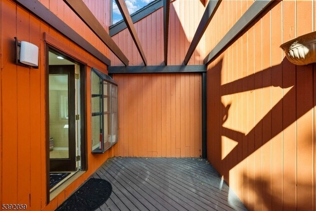Building Photo - 148 Riverbend Dr
