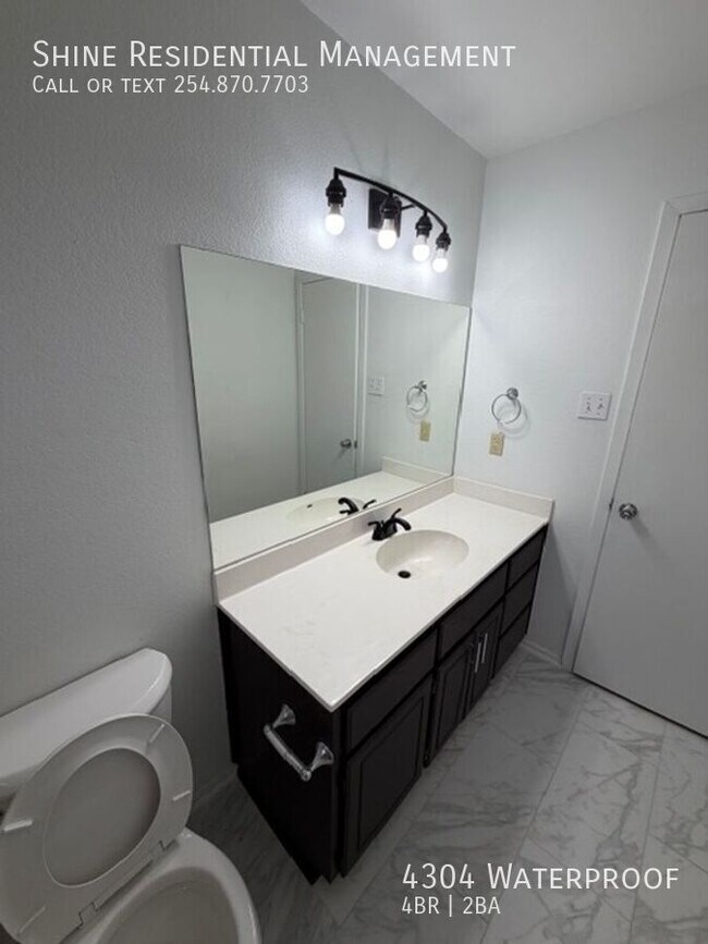 Building Photo - 4304 Waterproof-