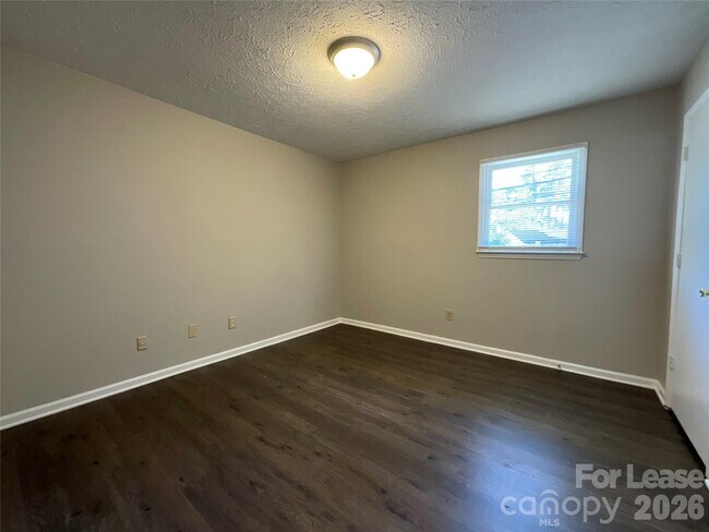 Building Photo - 322 E Sumter St