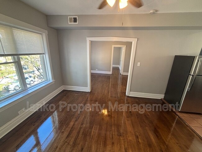 Building Photo - 6118 Roosevelt Rd