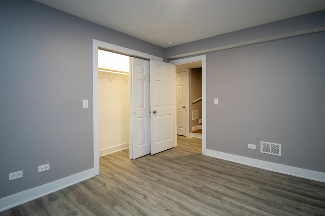 Building Photo - 5310 S Harper Ave