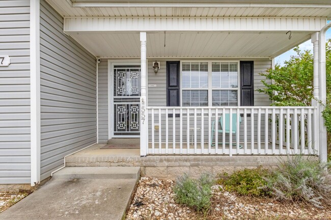 Building Photo - 557 Oakmont Dr