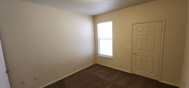 Building Photo - Fantastic 2Bed/2Bath Condo in Southwest Area