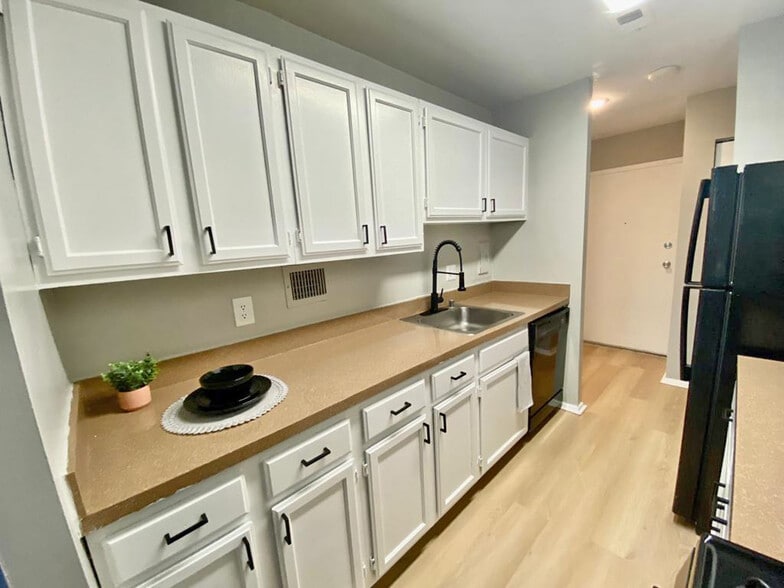 Primary Photo - Walker House