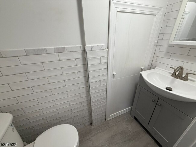 Building Photo - 20 Van Dyke Pl