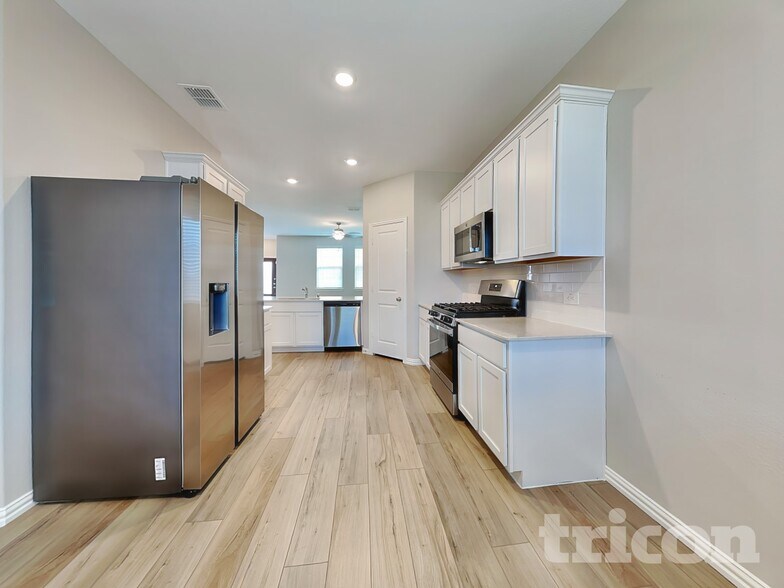Building Photo - 2106 Silver Charm Ln