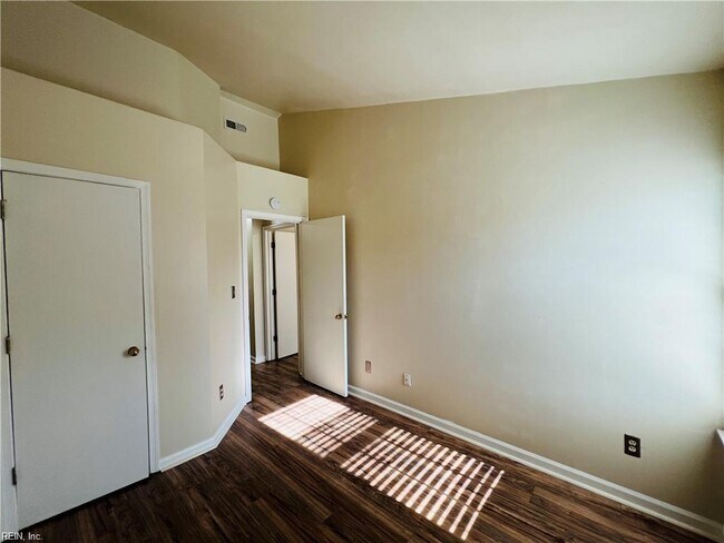 Building Photo - 12904 Daybreak Cir