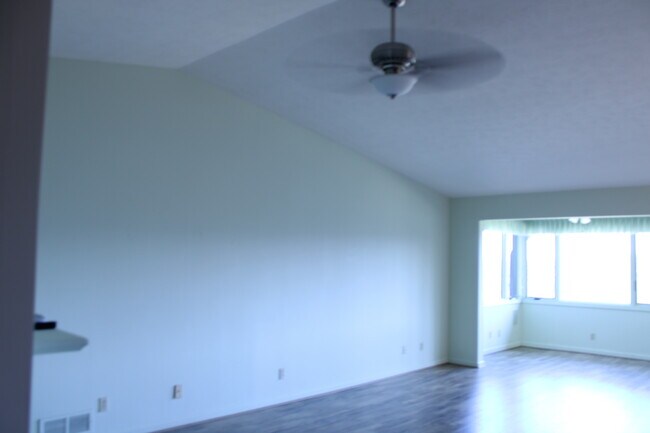 Building Photo - 140 Bent Tree Dr