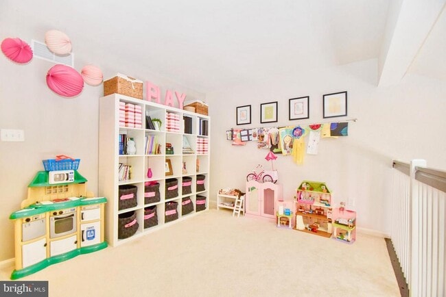 Building Photo - 102 Peregrine Ln