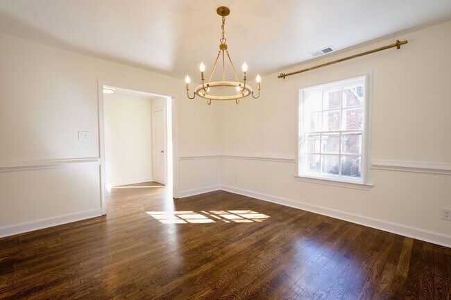 Building Photo - 420 Linkhorn Dr