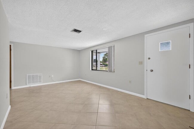 Building Photo - 7725 Summertree Ln
