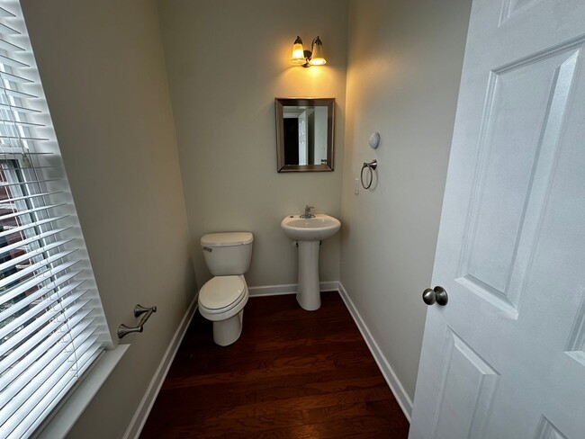 Building Photo - Market Common Townhome