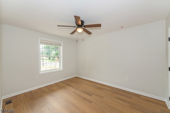 Building Photo - 39 Ledgewood Ave