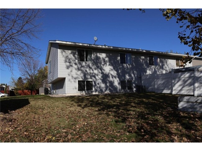 Building Photo - 1549 McIntosh Cir