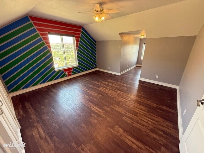 Building Photo - Remodeled 4bd/3ba Naches Home with Firepla...
