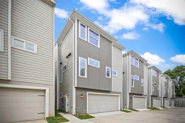 Building Photo - 6721 St Augustine St