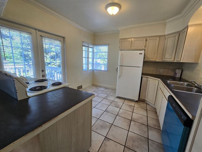 Building Photo - Adorable South Hill Home! Available Now!