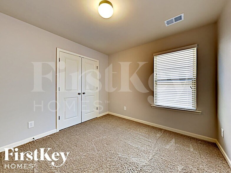Building Photo - 345 Rankin Cir