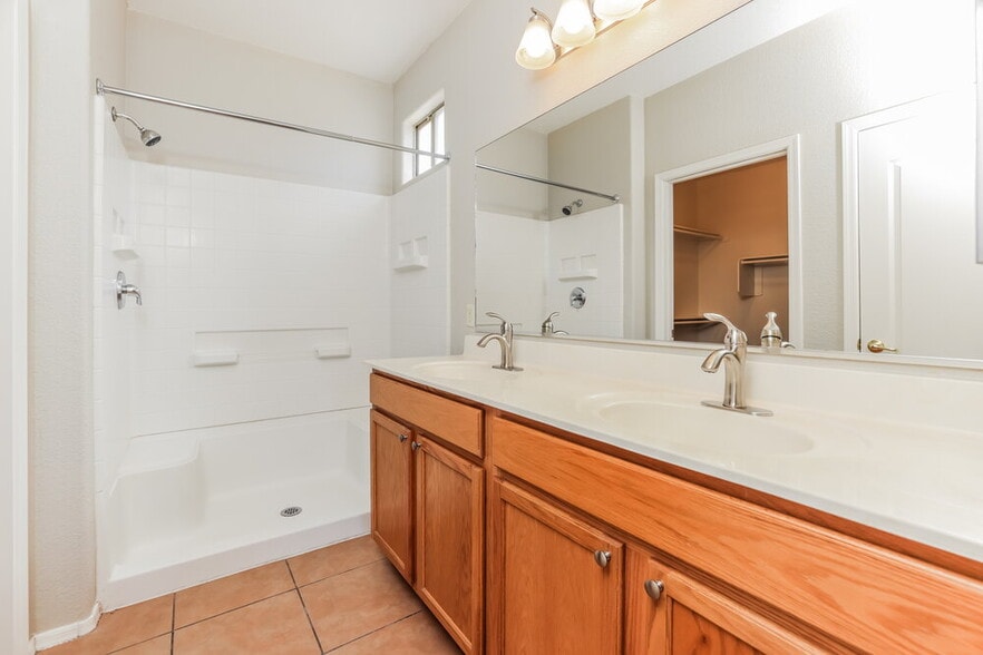 Building Photo - 3430 Avenida Bonita