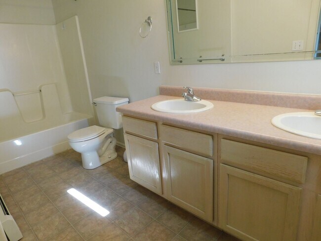 Building Photo - Recent Remodel