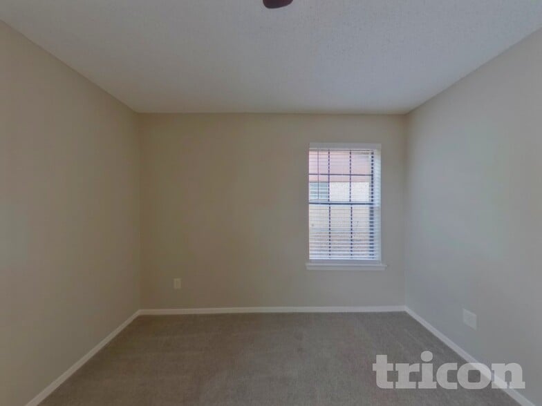 Building Photo - 1020 Almond Dr
