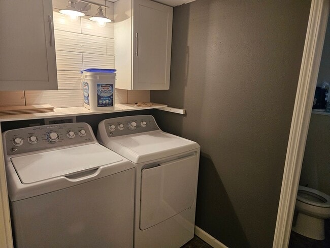 Building Photo - Fully Furnished Split Level Two-Bedroom Home