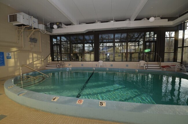 Building Photo - 51 Melrose St