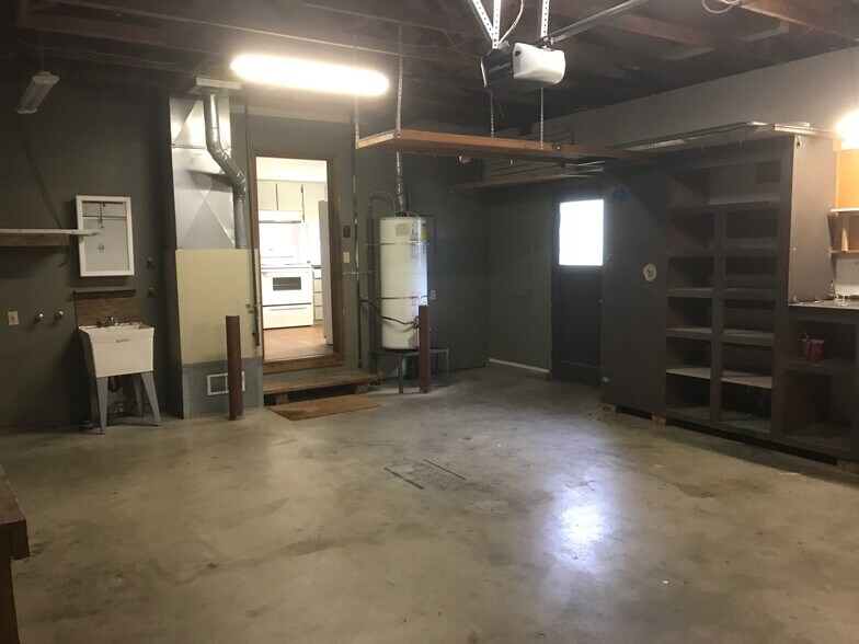 Building Photo - 8038 N Wayland Ave