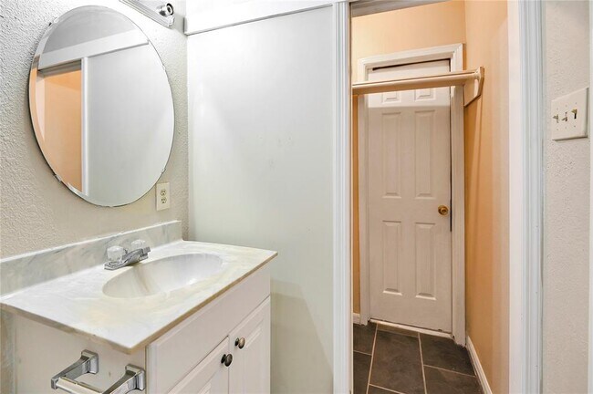 Building Photo - 111 Dunbar Estates Dr