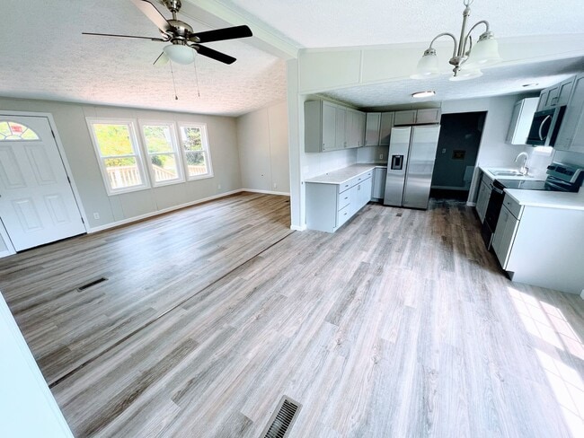 Building Photo - 3 Bedroom Home in Campbell County