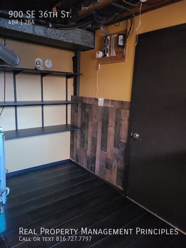 Building Photo - 900 SE 36th St