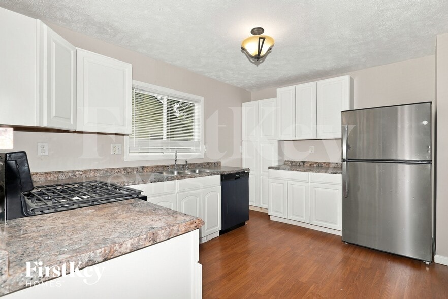 Building Photo - 4801 Leone Dr