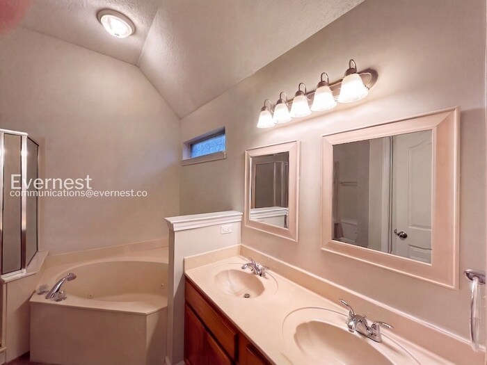 Building Photo - 7312 Durango Dr