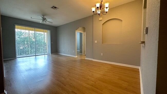 Building Photo - Vista Lakes