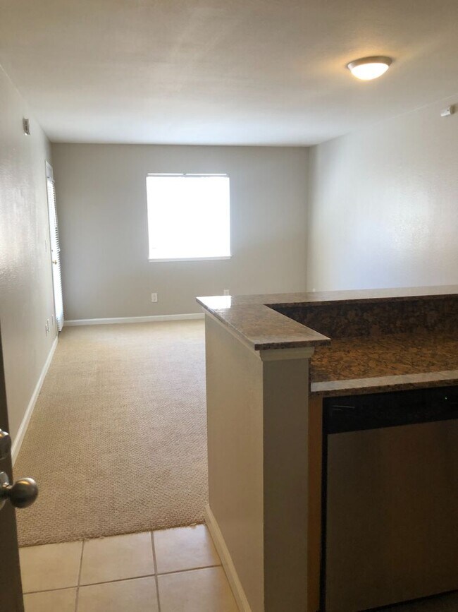 Building Photo - 1 BED/1 BATH CONDO NEAR LA JOLLA VILLAGE