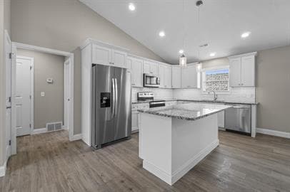 Building Photo - 302 Oak Grv Cir