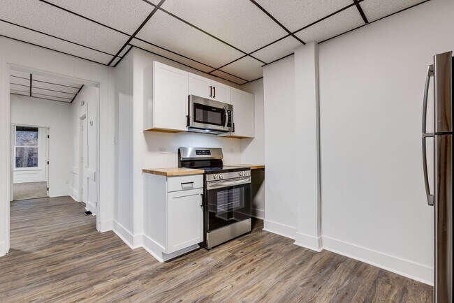 Building Photo - *AVAILABLE NOW!! ASK ABOUT OUR LEASING SPECIALS!!* BEAUTIFUL Fully Renovated Apartments