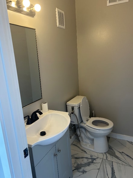 Building Photo - 6317 N Norwood St