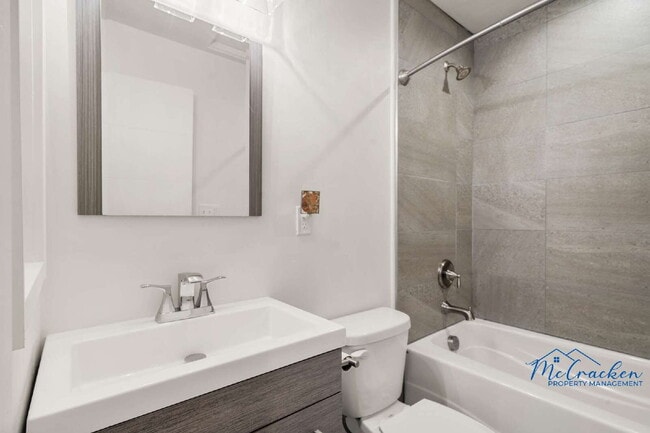 Building Photo - Modernized Spacious 3 Bedroom Home with Lu...