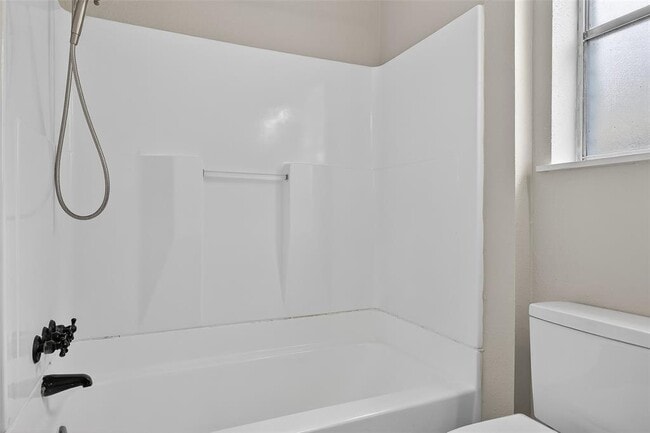 Building Photo - 10606 Forest Leaf Dr